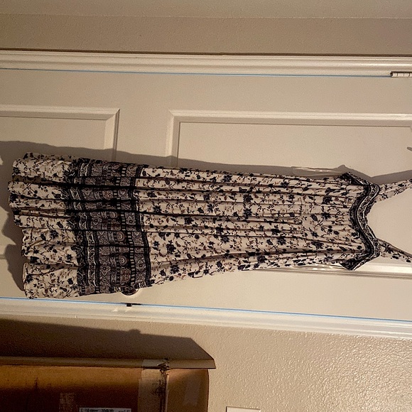 It’s a knoxy rose long summer dress, size medium - Picture 1 of 1